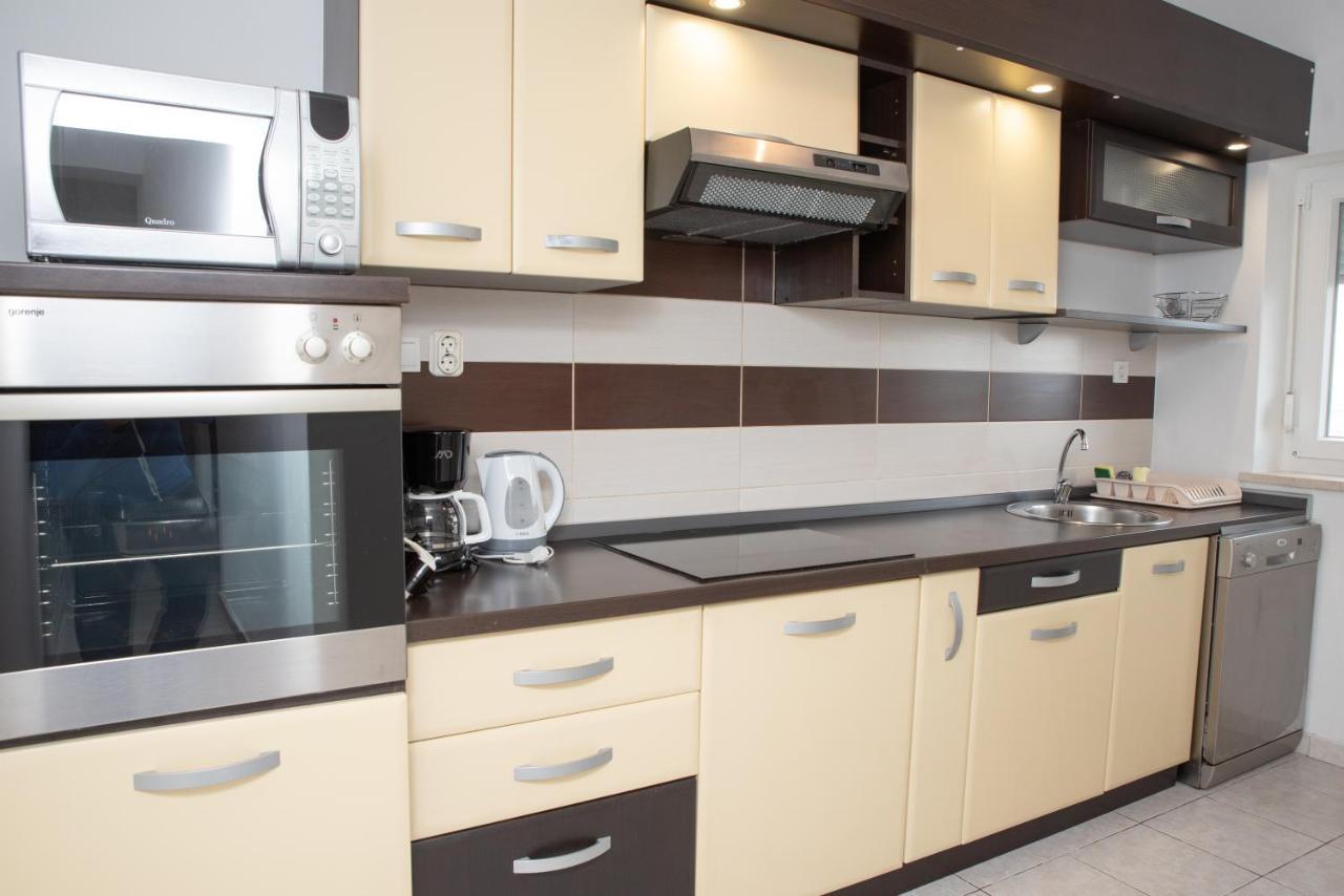 Apartmani Silvana&Vera Senj  Buitenkant foto