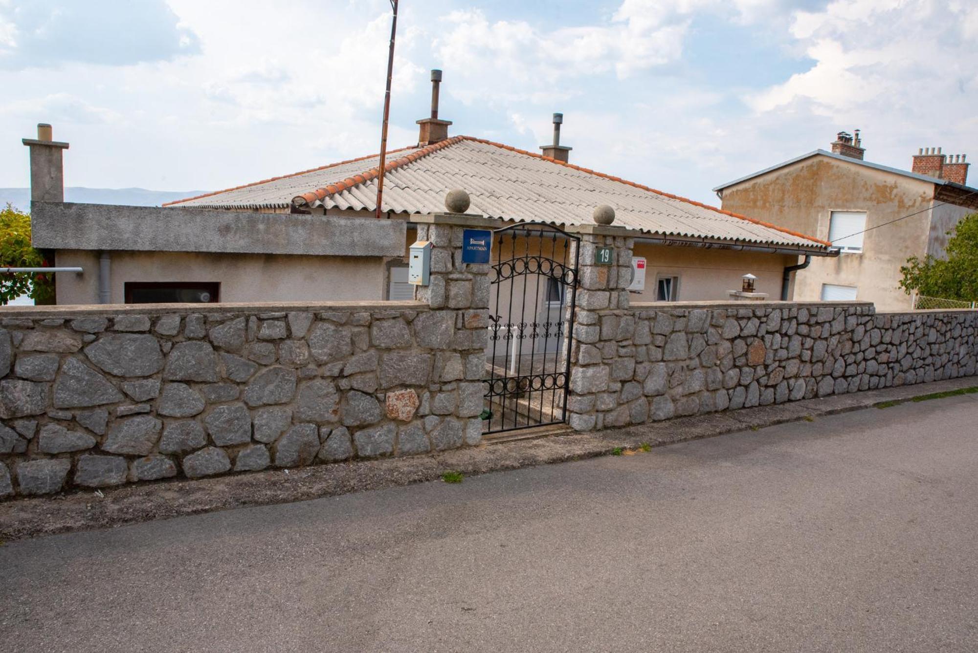 Apartmani Silvana&Vera Senj  Buitenkant foto